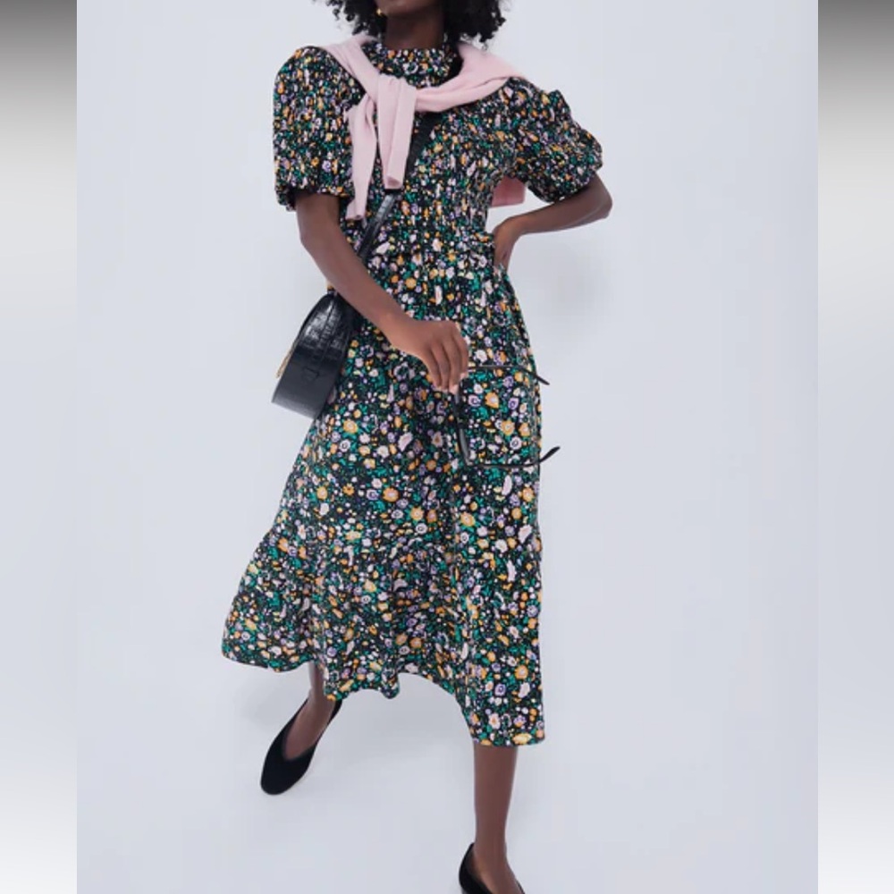 HYACINTH HOUSE

Black Multi Floral Smocked Samantha Midi Dress - Picture 2 of 12